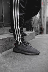 YEEZY 350 Black - Shoezify