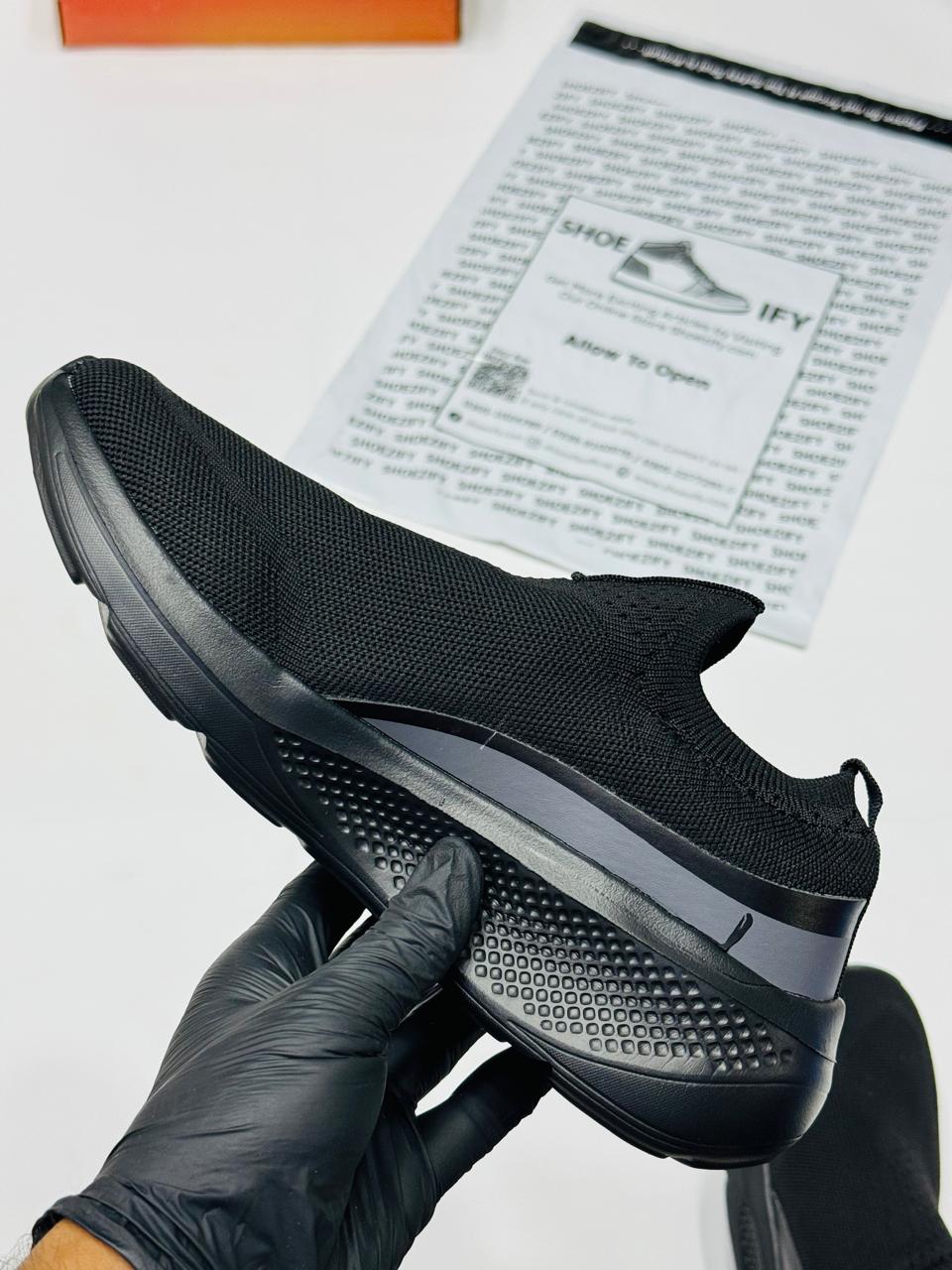 Sketchers Ultra Go runner All Black