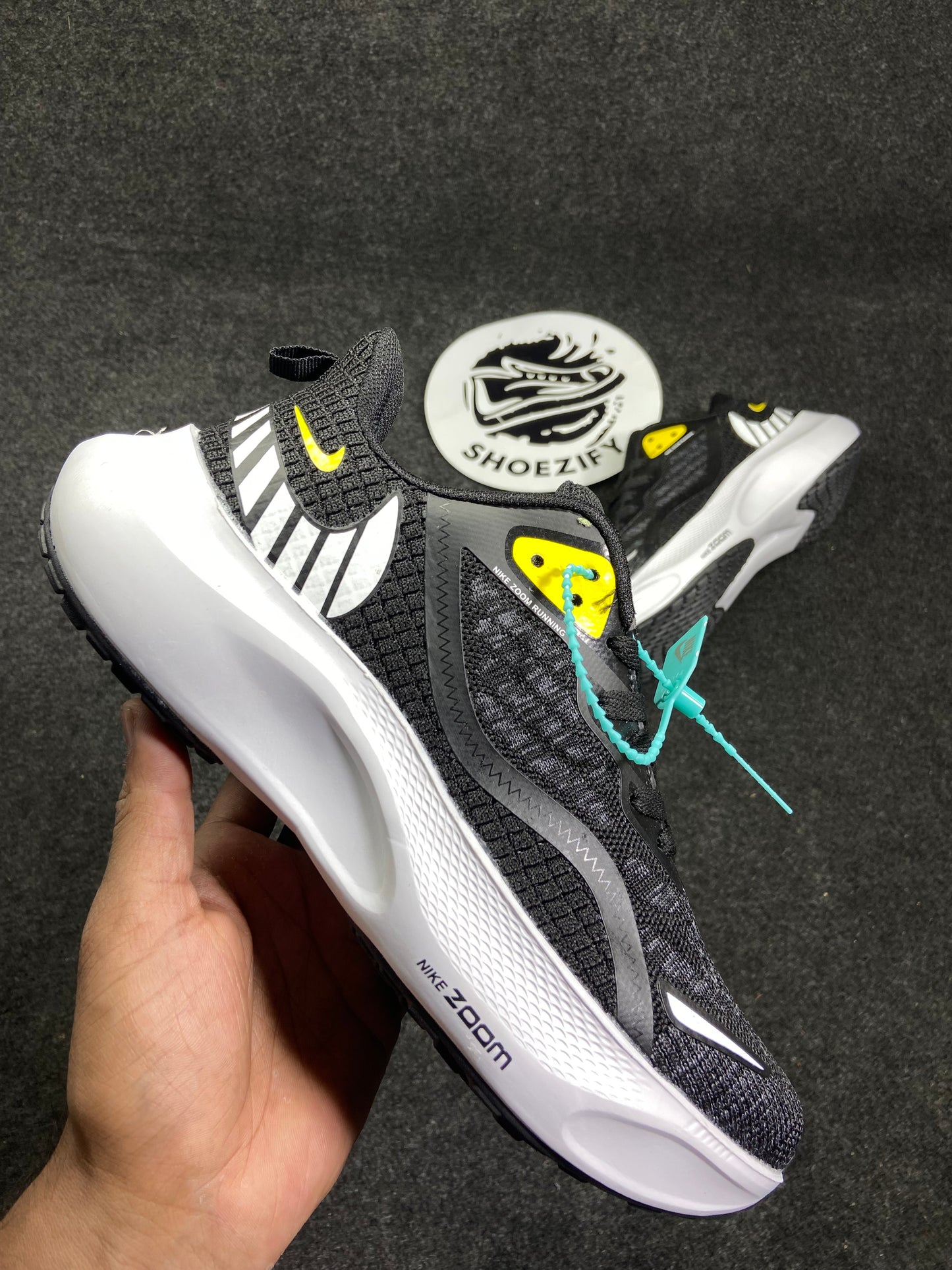 NK AIR ZOOM RUNNER