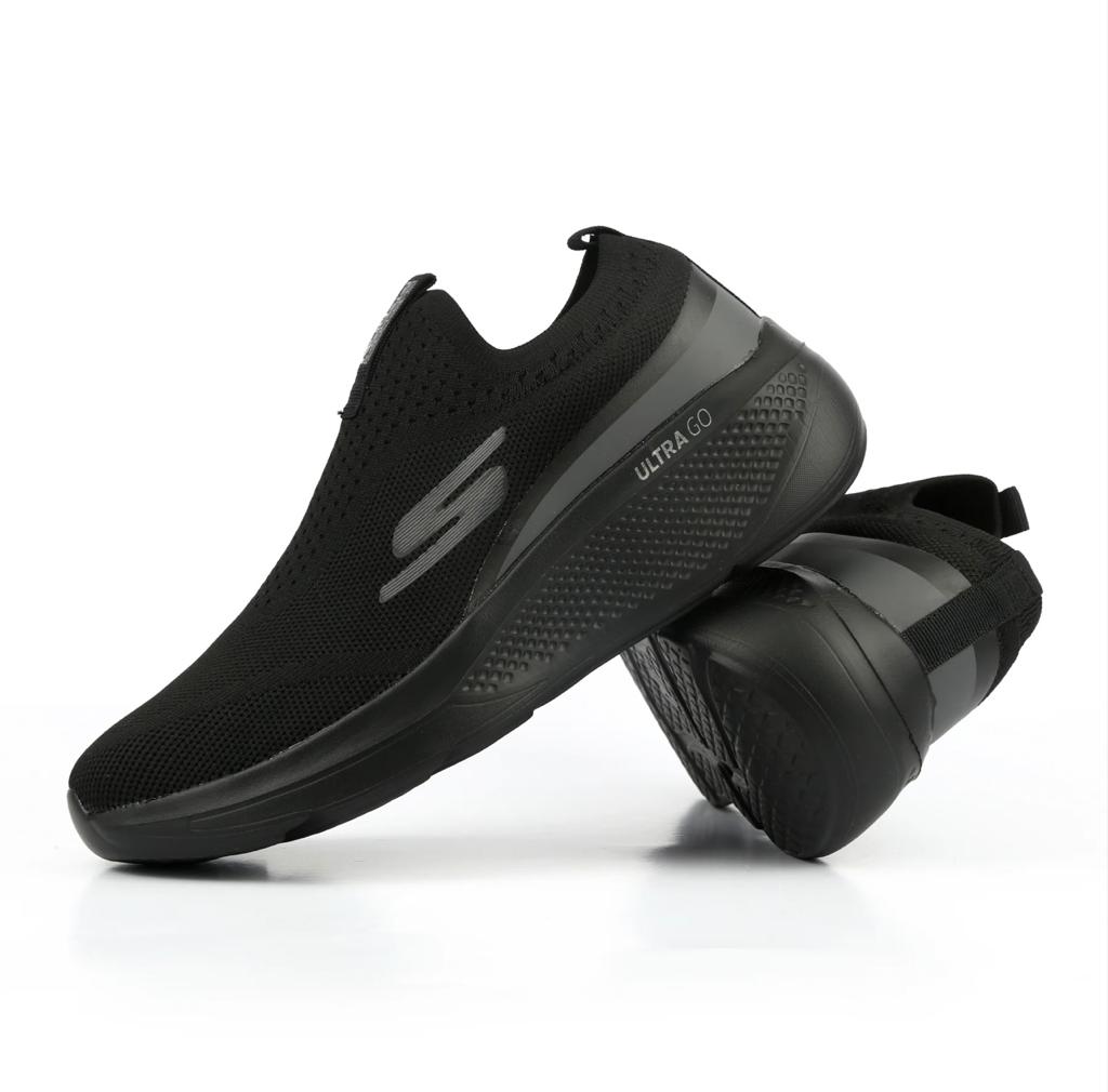 Sketchers Ultra Go runner All Black