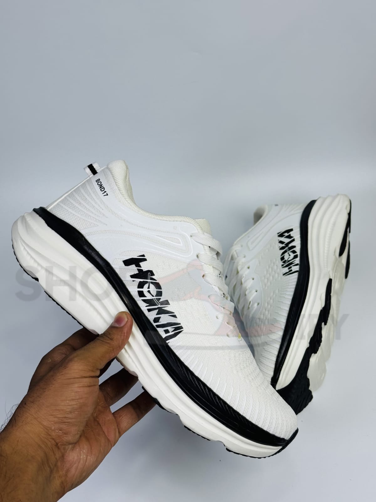 HOKA RUNNER