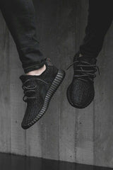 YEEZY 350 Black - Shoezify