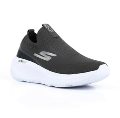 Sketchers Ultra Go runner